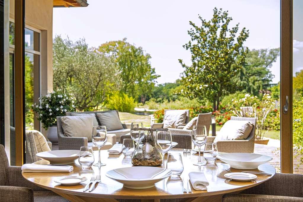 Chateau De Massillan Uchaux Restoran foto