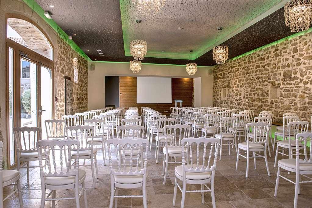 Chateau De Massillan Uchaux Fasilitas foto